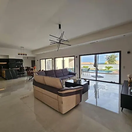 Magnifique Contemporaine Garrigue Nimoise Βίλα